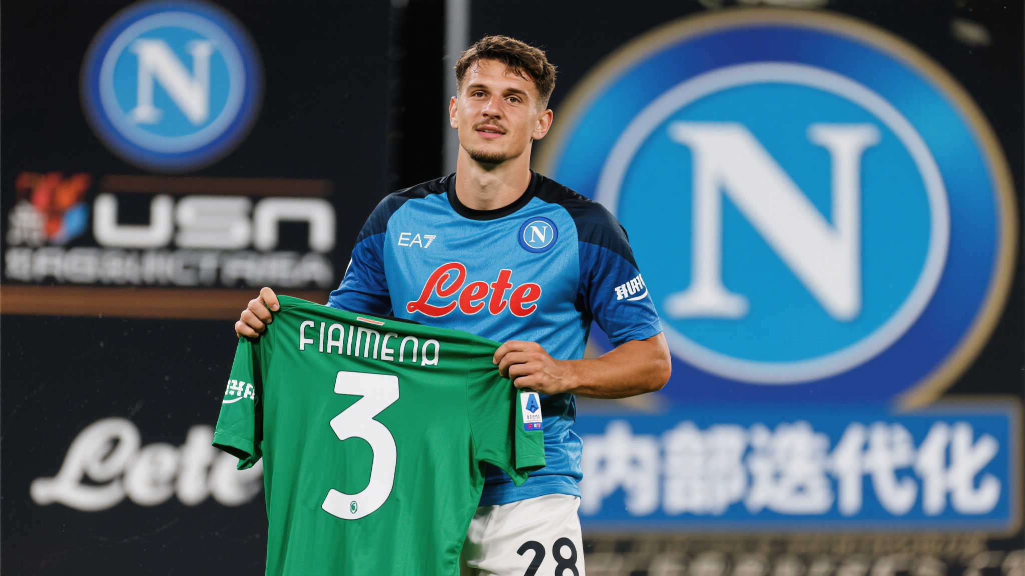 切尔西与曼联竞逐奥斯梅恩，那不勒斯计划出售